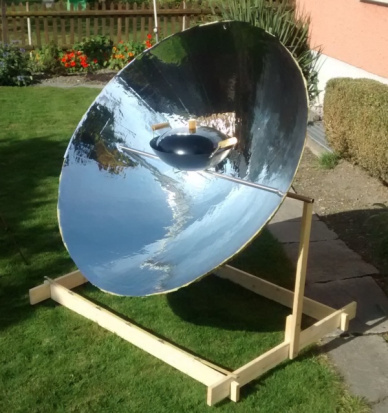 Solarkocher mit Parabolspiegel